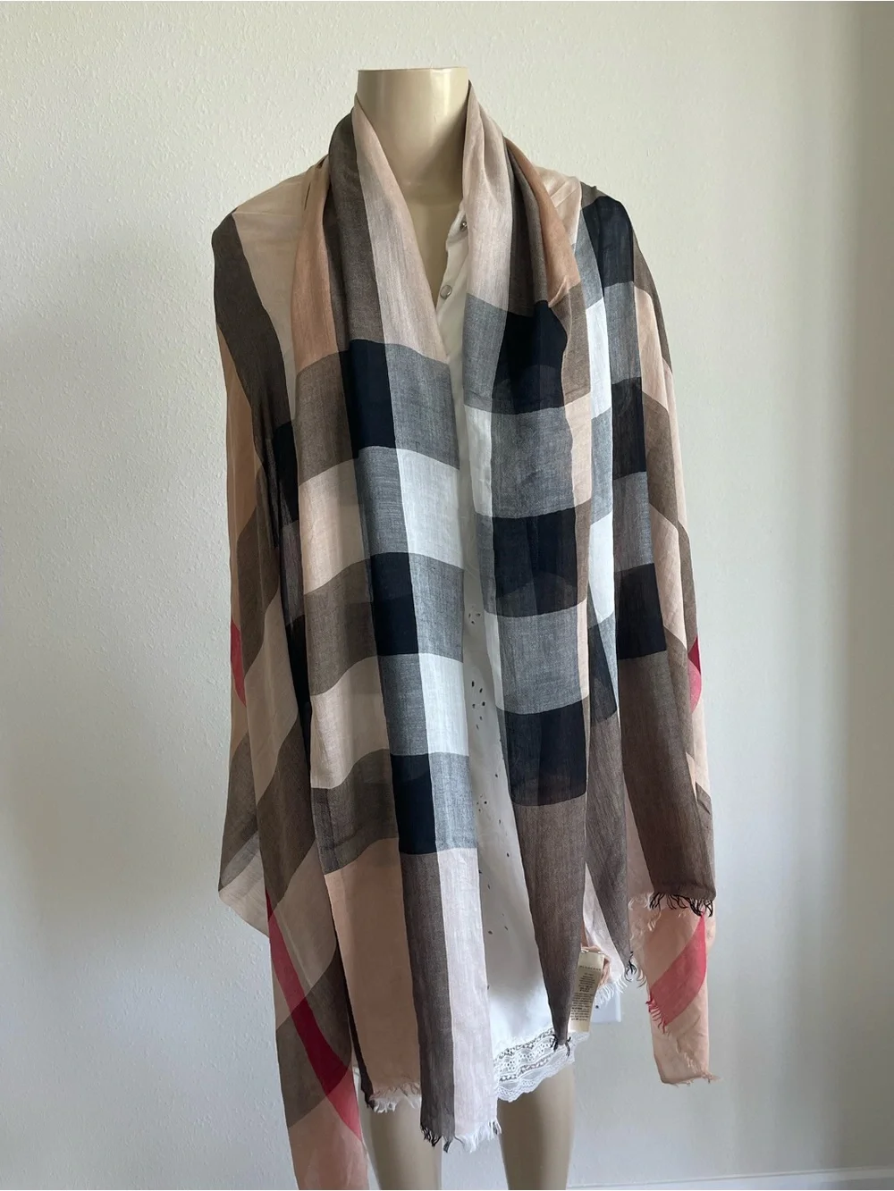 Authentic $ 395 Burberry  Mega Check Silk Cashmere Scarf  Italy 200 X90 cm